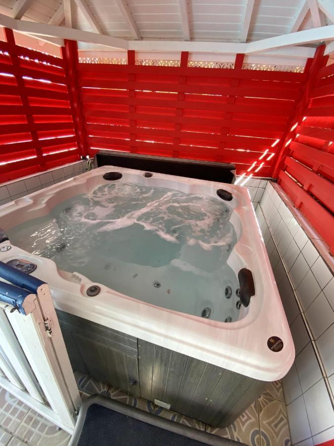 Appartement Moderne A Pointe Noire 36 M² Piscine & Jacuzzi Kültér fotó